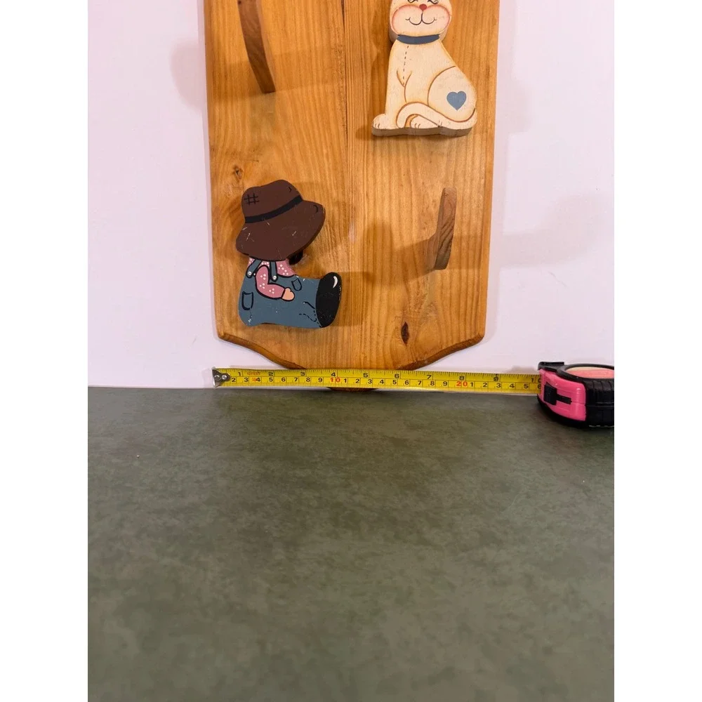 Vintage Wooden Wall Plaque Cat and Country Figure Folk Art 2-Peg Hook Rack 13.5